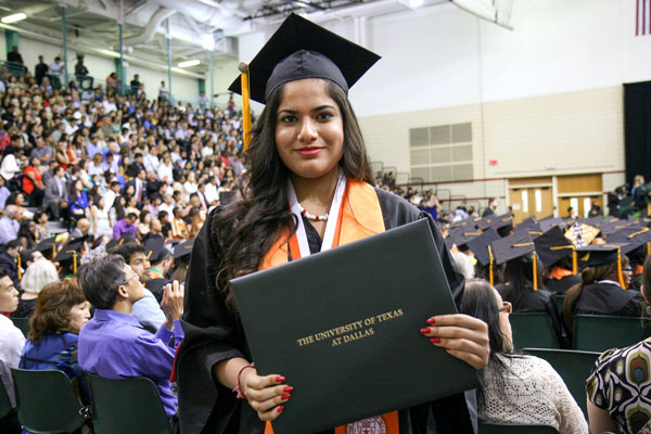 Shefali Mahajan earned a bachelor’s degree in information technology and systems from the Naveen Jindal School of Management